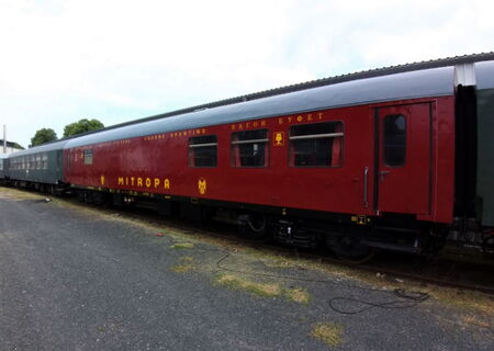 Außenansicht des historischen roten Mitropa Speisewagen