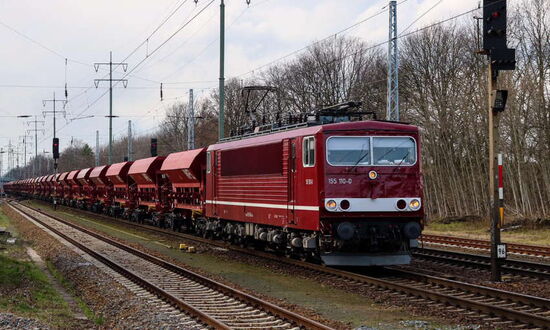 Güterzug mit WFL Elektrolok der Baureihe 155